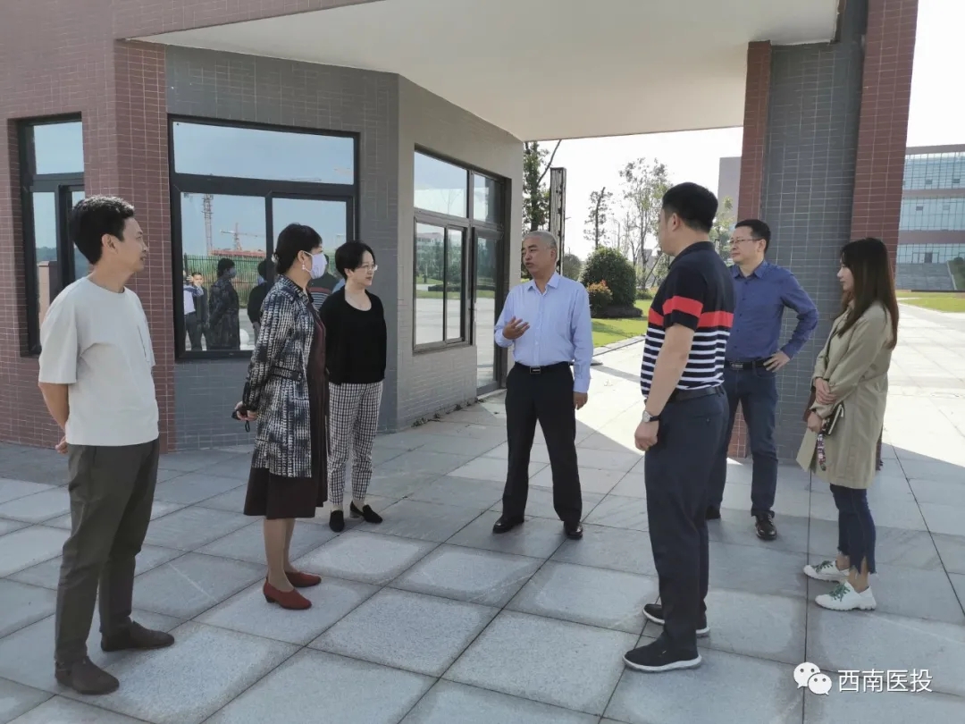市政府副秘書長(zhǎng)胡曉玲率隊(duì)調(diào)研瀘州醫(yī)療器械職業(yè)學(xué)院